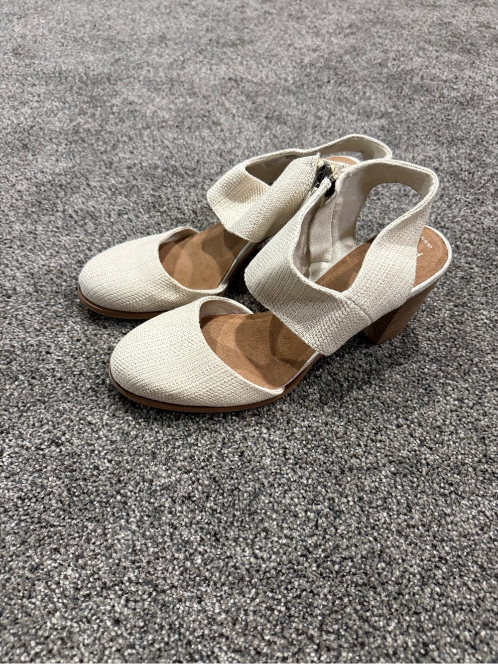 Tom’s Closed Toe Heels -Size 10